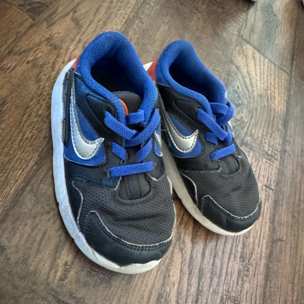 Nike Victory Sneakers
